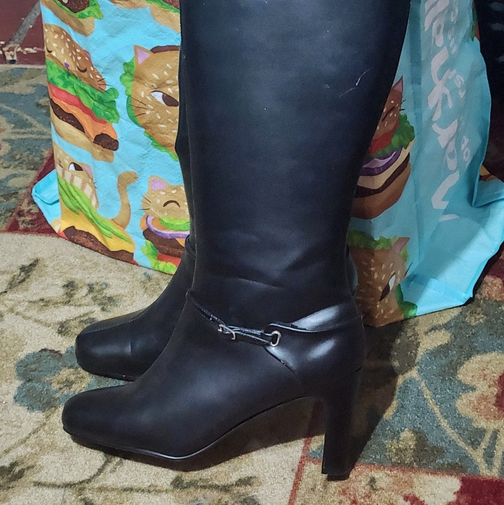 Sleek Black Women's Heeled Boots